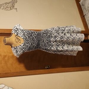 Alexa B cap sleeve dress Size 8